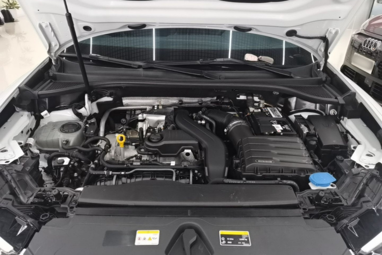 Audi Q3 2023 car image #20