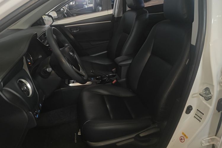 Toyota Corolla 2018 immagine di auto #15