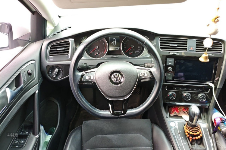 Volkswagen Golf 2019 car image #12