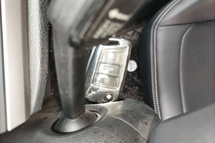 Volkswagen Polo 2022 car image #9