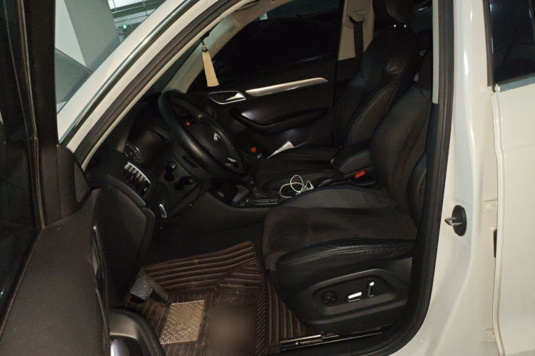 Audi Q3 2018 car image #15