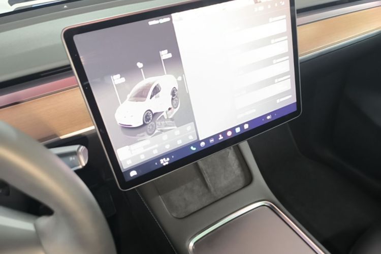 Tesla Model Y 2022 car image #18