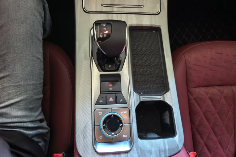 Jetour X70 PLUS 2023 car image #16