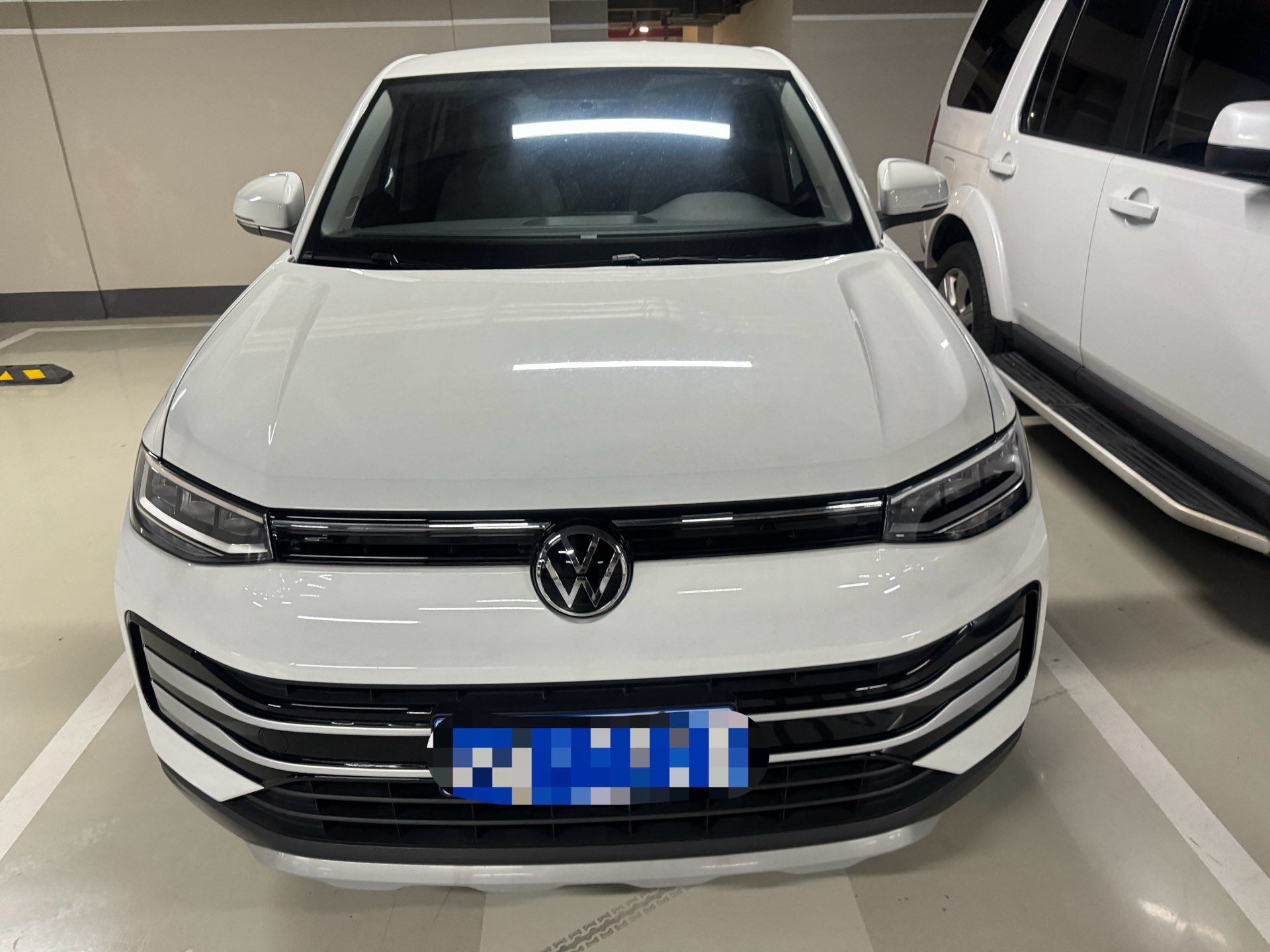 Volkswagen Tharu 2025 car image #2