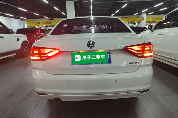 Volkswagen Lavida 2018 car image #6