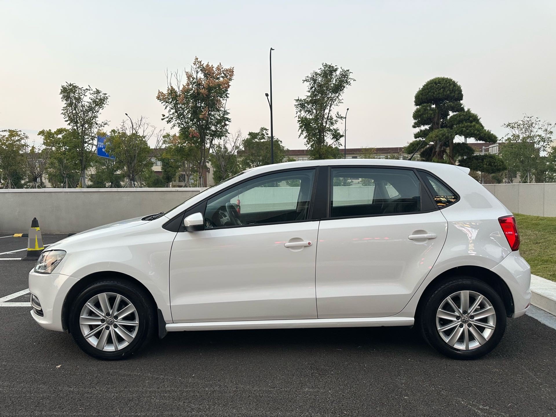 Volkswagen Polo 2015 immagine di auto #9
