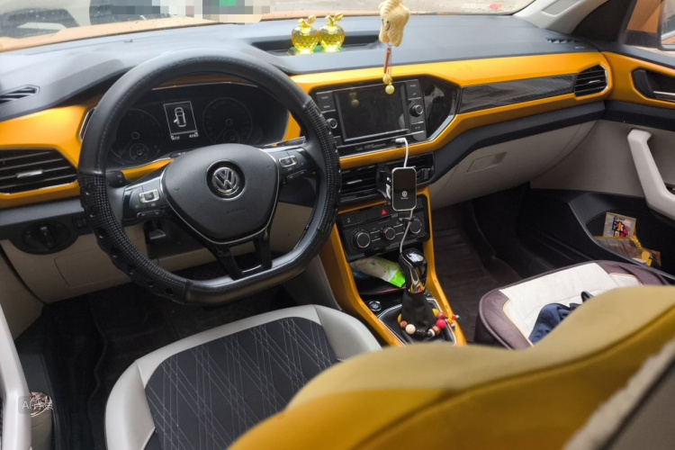 Volkswagen T-Cross 2020 изображение автомобиля #11