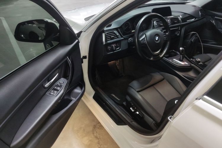 BMW 3 Series 2017 #16 BMW 3 Series 2017 car image #16