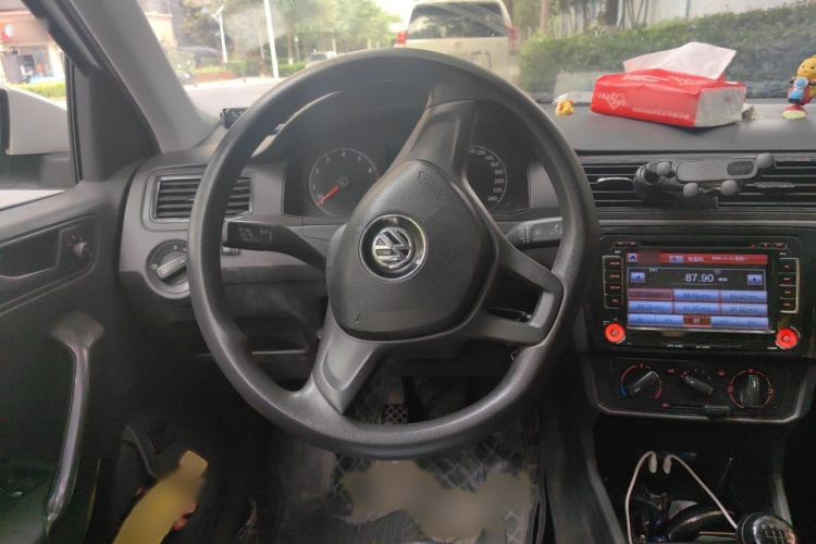 Volkswagen Santana 2017 car image #15