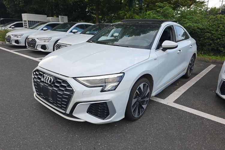 Audi A3 2024 immagine di auto #2