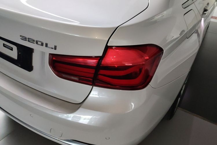 BMW 3 Series 2017 #8 BMW 3 Series 2017 car image #8