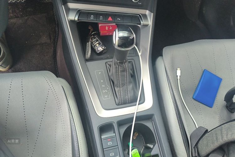 Audi Q3 2019 car image #16
