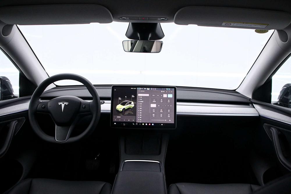 Tesla Model Y 2024 immagine di auto #9