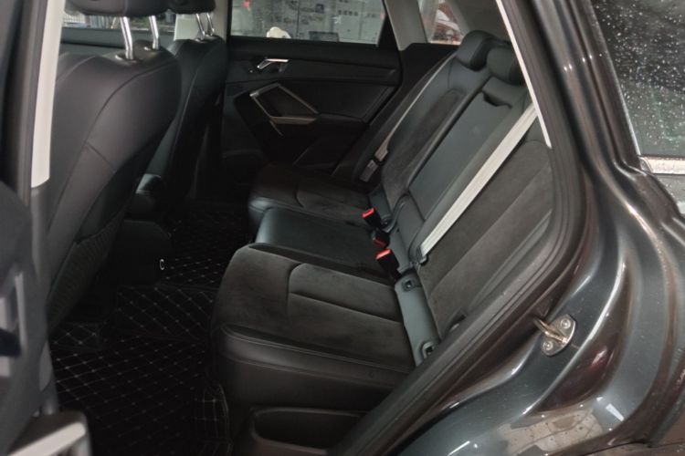 Audi Q3 2021 car image #17