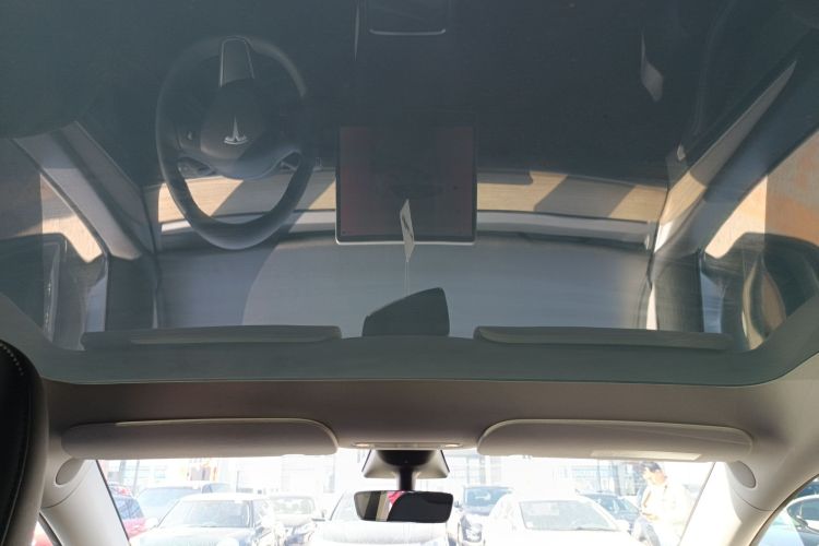 Tesla Model Y 2022 car image #18