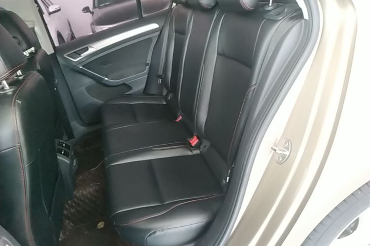 Volkswagen Golf 2019 car image #17