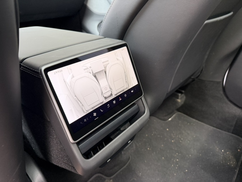 Tesla Model Y 2025 #12 Tesla Model Y 2025 car image #12