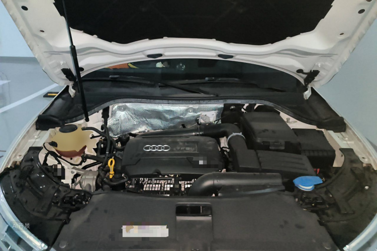 Audi Q3 2018 car image #22