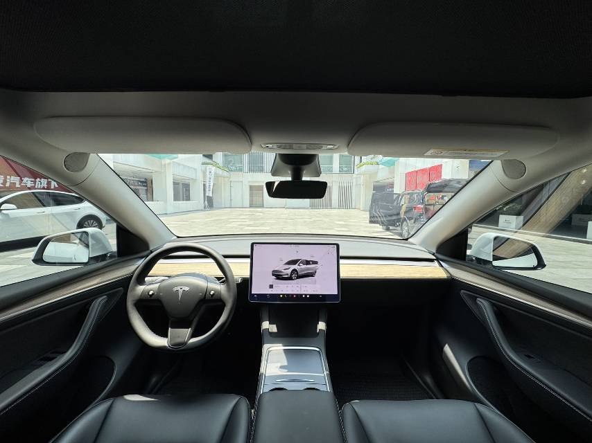 Tesla Model Y 2022 car image #5