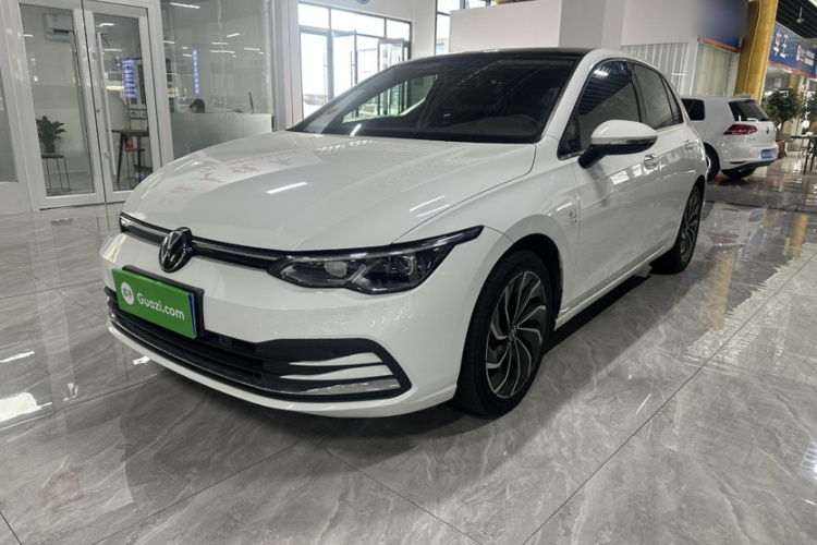Volkswagen Golf 2023 car image #2