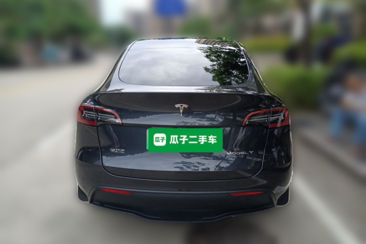 Tesla Model Y 2024 #4 Tesla Model Y 2024 car image #4