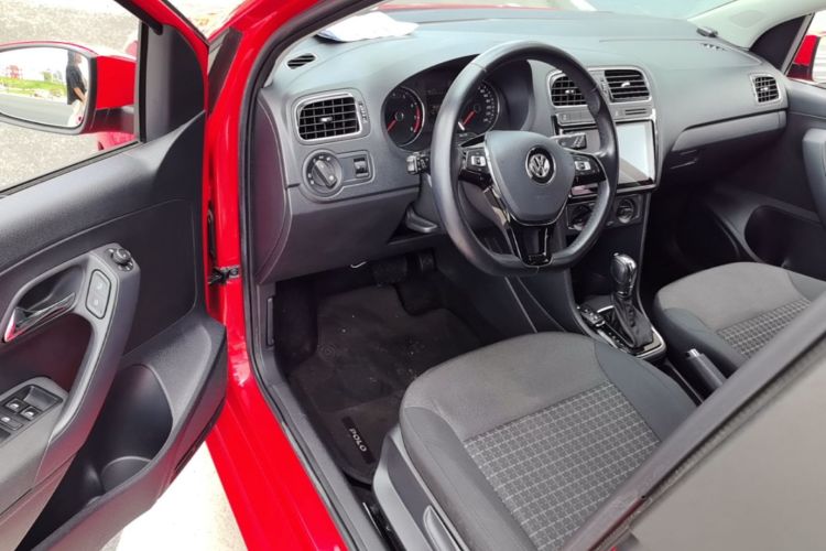 Volkswagen Polo 2019 car image #16
