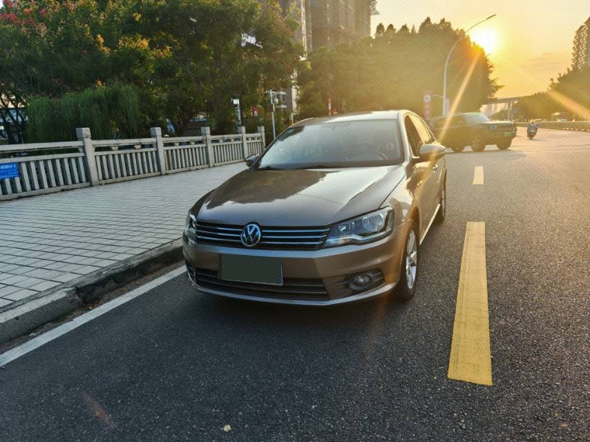 Volkswagen Bora 2013 car image 