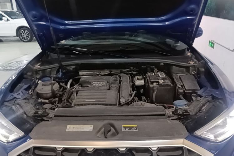 Audi Q3 2021 car image #22