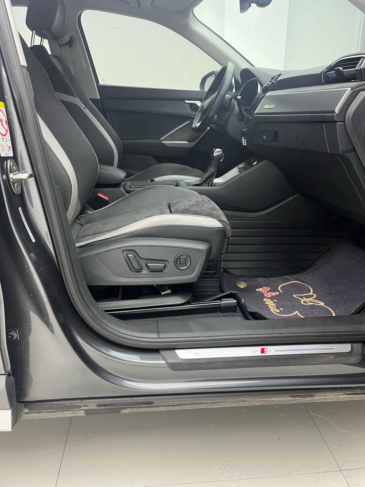 Audi Q3 2021 car image #10