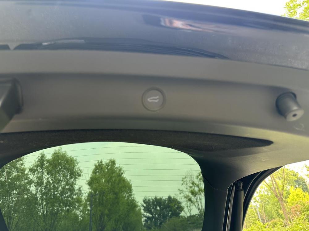 Tesla Model Y 2023 #8 Tesla Model Y 2023 car image #8
