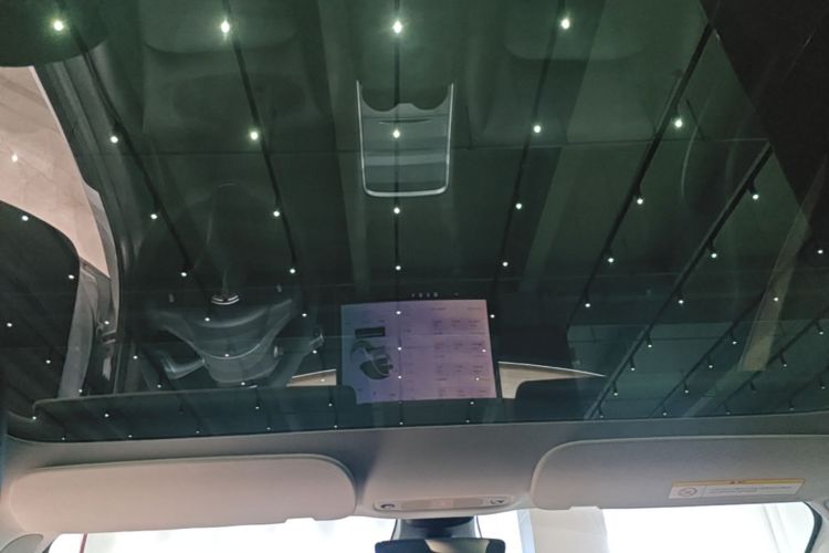 Tesla Model 3 2022 car image #18