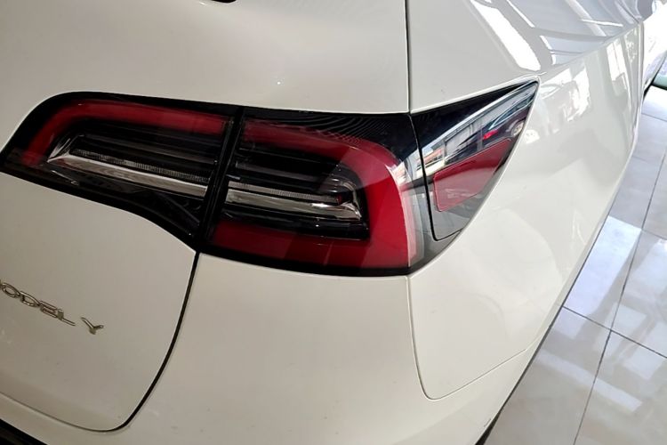 Tesla Model Y 2024 #8 Tesla Model Y 2024 car image #8
