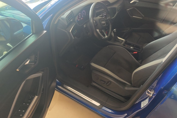Audi Q3 2019 #16 Audi Q3 2019 car image #16