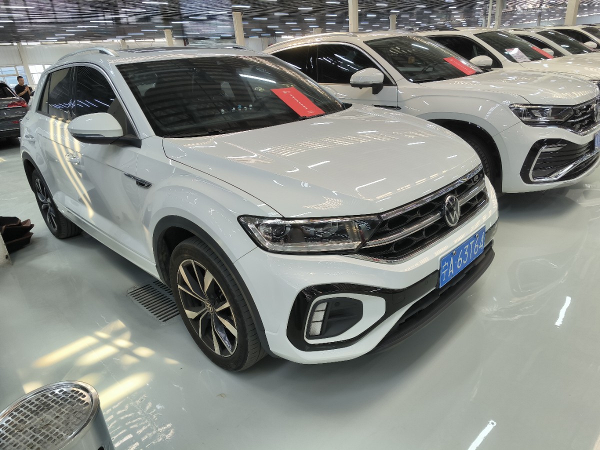 Volkswagen T-Roc 2023 immagine di auto 