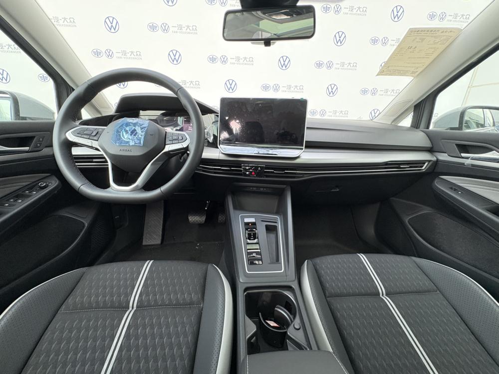 Volkswagen Golf car image #9