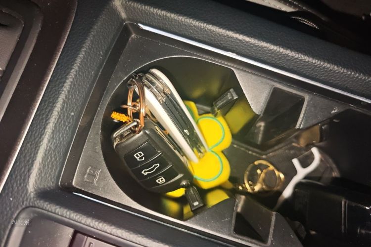 Audi Q3 2023 car image #10