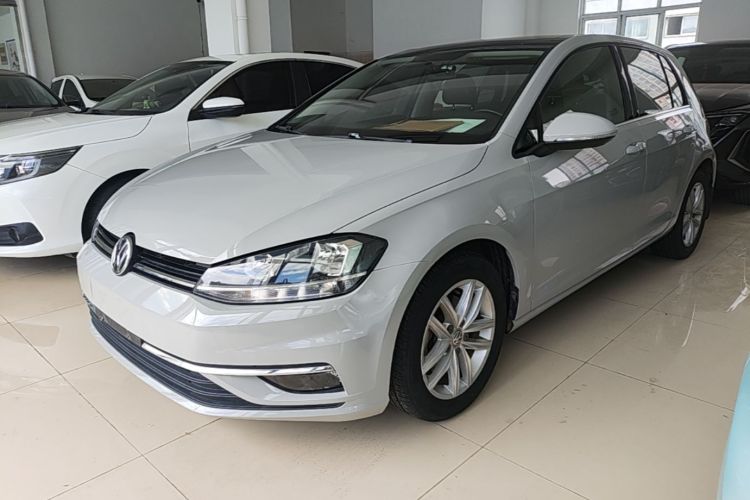 Volkswagen Golf 2018 car image #2