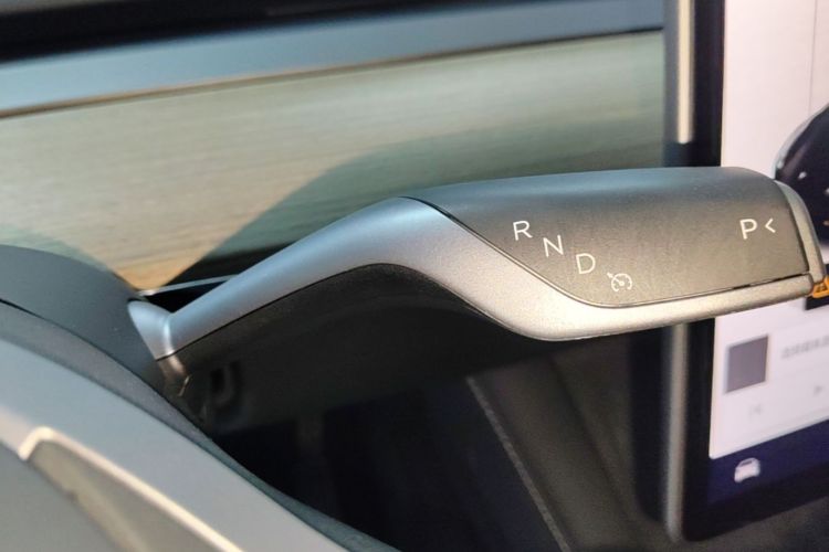 Tesla Model Y 2022 #14 Tesla Model Y 2022 car image #14