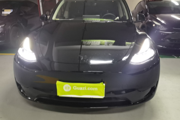 Tesla Model Y 2023 #3 Tesla Model Y 2023 صورة سيارة #3