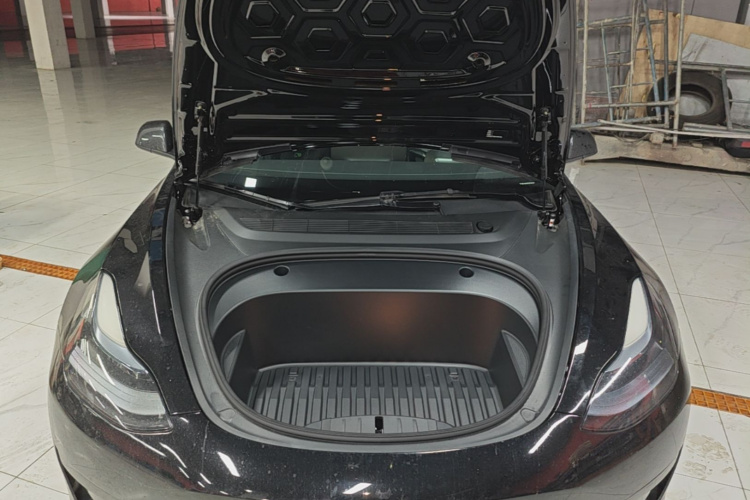 Tesla Model 3 2023 car image #20