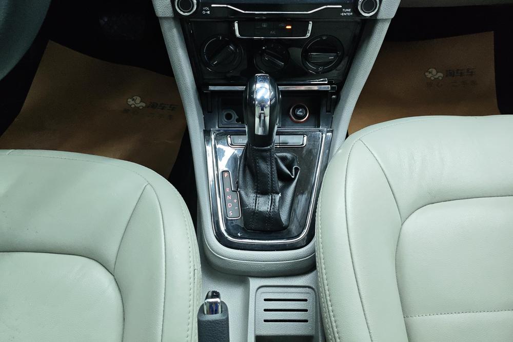 Volkswagen Bora 2013 immagine di auto #15