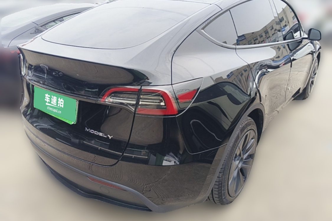 Tesla Model Y 2024 صورة سيارة #4