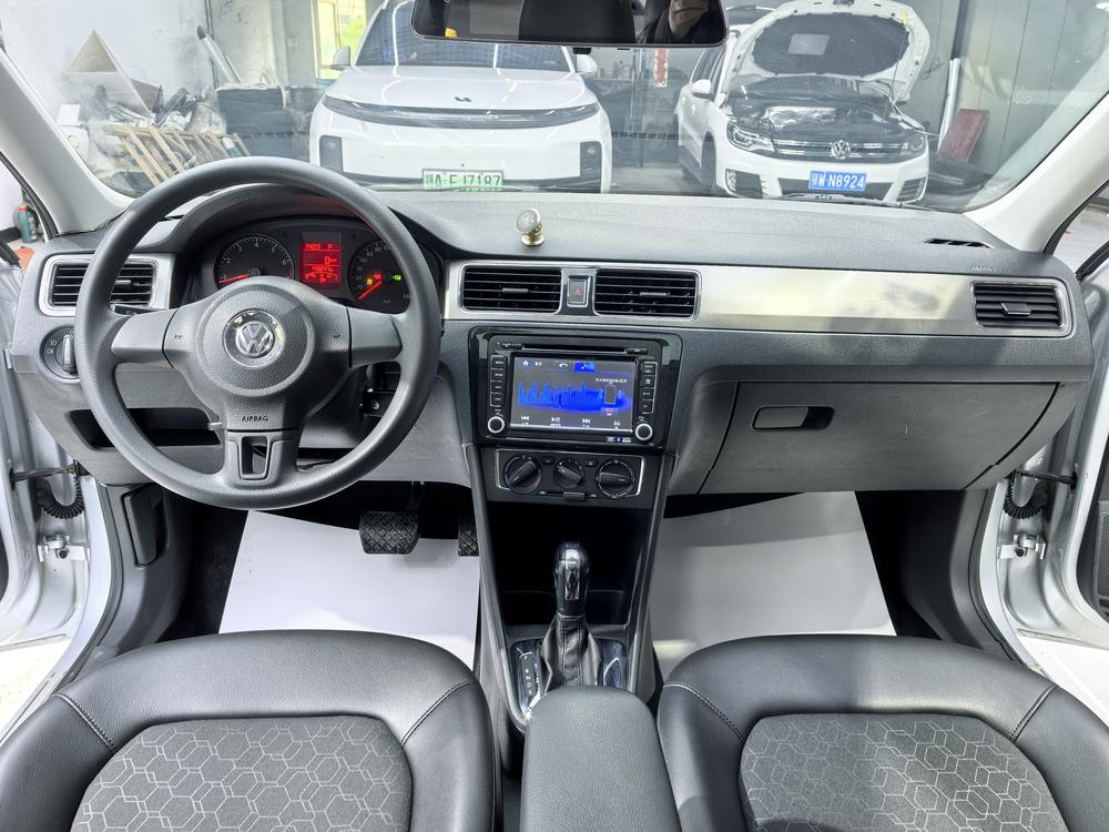 Volkswagen Santana 2014 car image #6