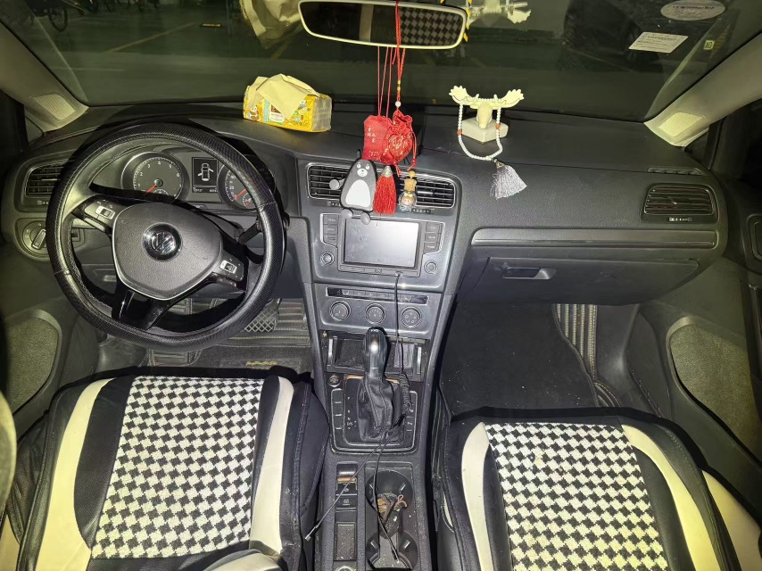 Volkswagen Golf 2017 car image #8