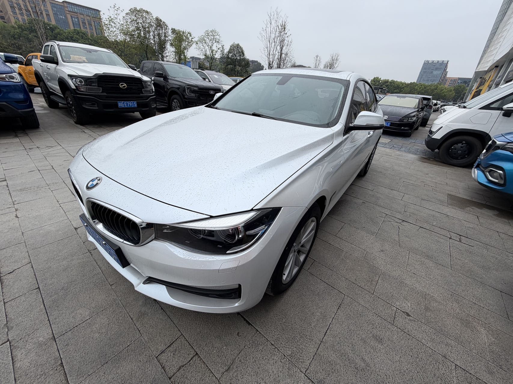 BMW 3 Series GT 2017 car image 