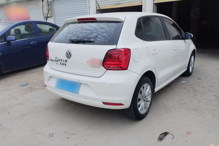 Volkswagen Polo 2015 car image #4