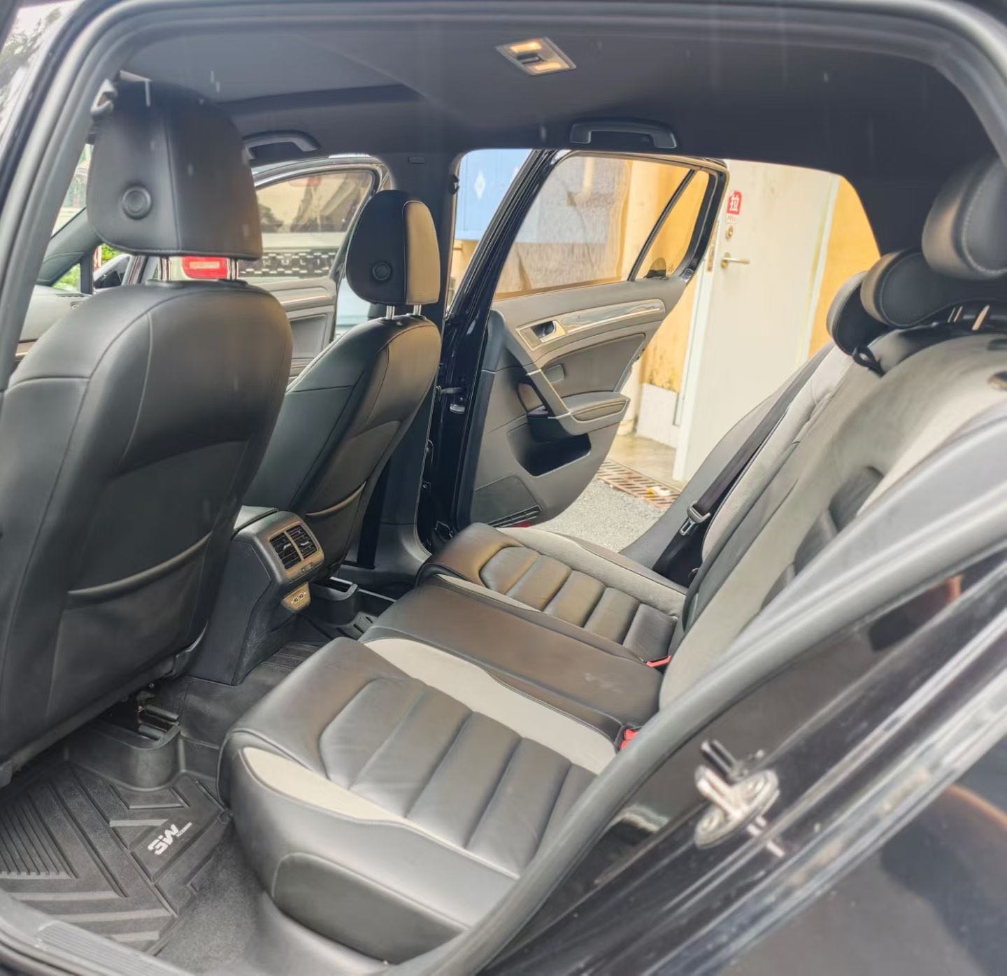 Volkswagen Golf 2020 car image #6