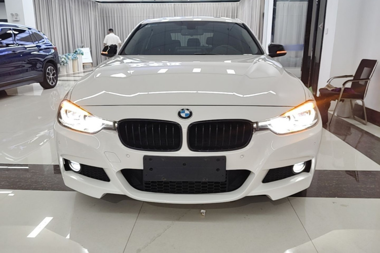 BMW 3 Series 2018 #3 BMW 3 Series 2018 car image #3
