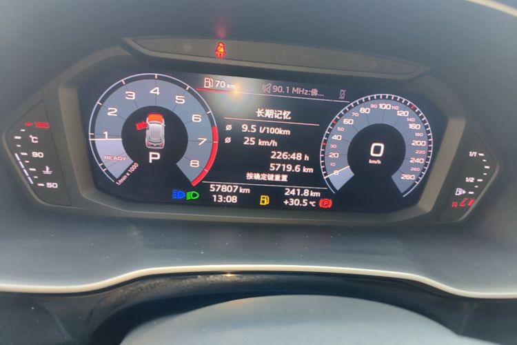 Audi Q3 2019 car image #16