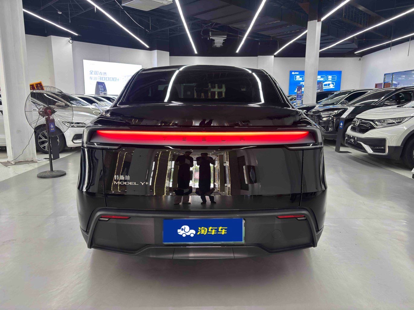 Tesla Model Y 2025 #6 Tesla Model Y 2025 car image #6